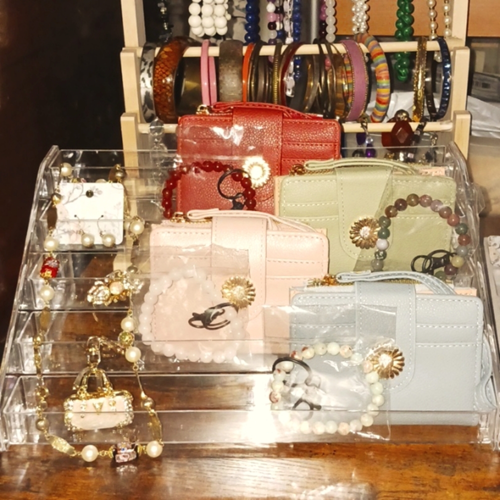 Sassiez Choice wallets